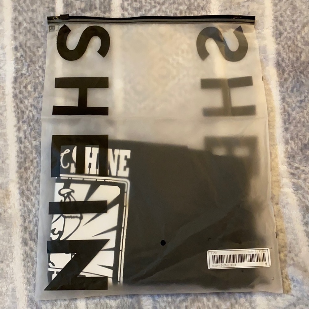 SHEIN Letter Graphic Tee